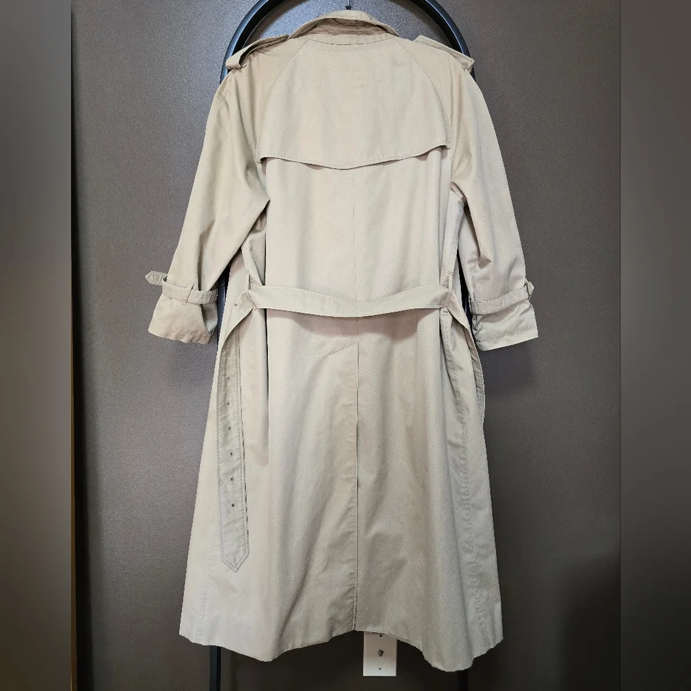 Burberry Beige Trench Coat with Classic Check Lining - Picture 3 of 17